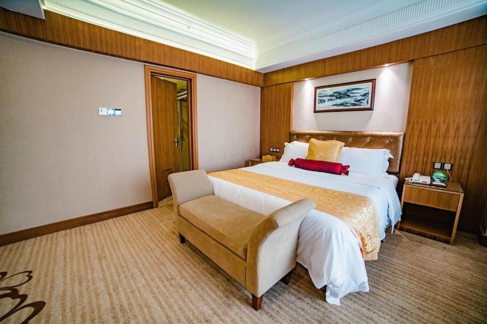 Nanyang King'S Gate Hotel--Free Shuttle Service To Canton Fair Exterior photo